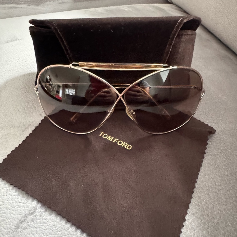 Tom Ford Brown Aviator Sunglasses Premium Design - like new condition